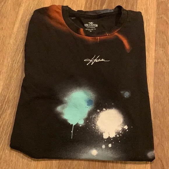 Hollister Tops - Hollister curved hem tee size m